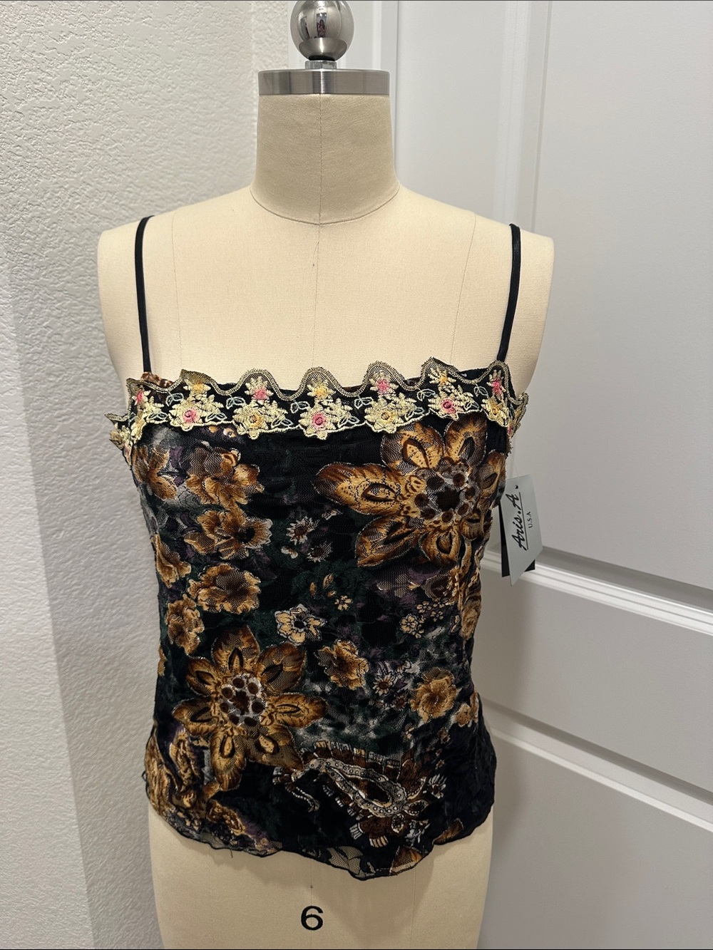 Floral Lace-Trim Embroidered Camisole Top - Black/Gold